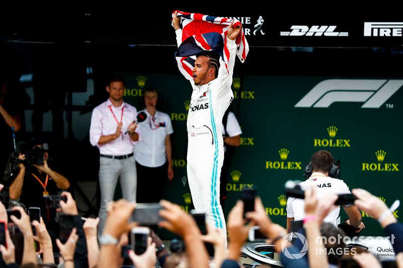 Il vincitore della gara Lewis Hamilton, Mercedes AMG F1