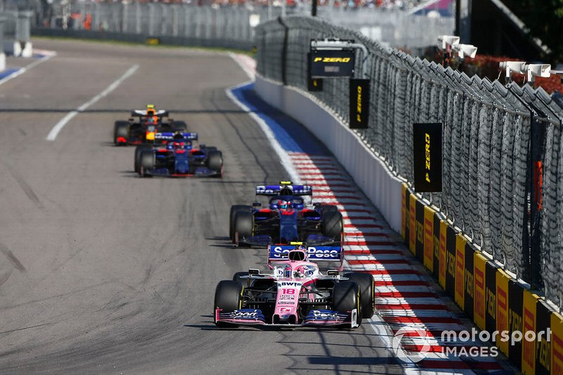 Lance Stroll, Racing Point RP19, devant Pierre Gasly, Toro Rosso STR14, Daniil Kvyat, Toro Rosso STR14, et Alex Albon, Red Bull RB15