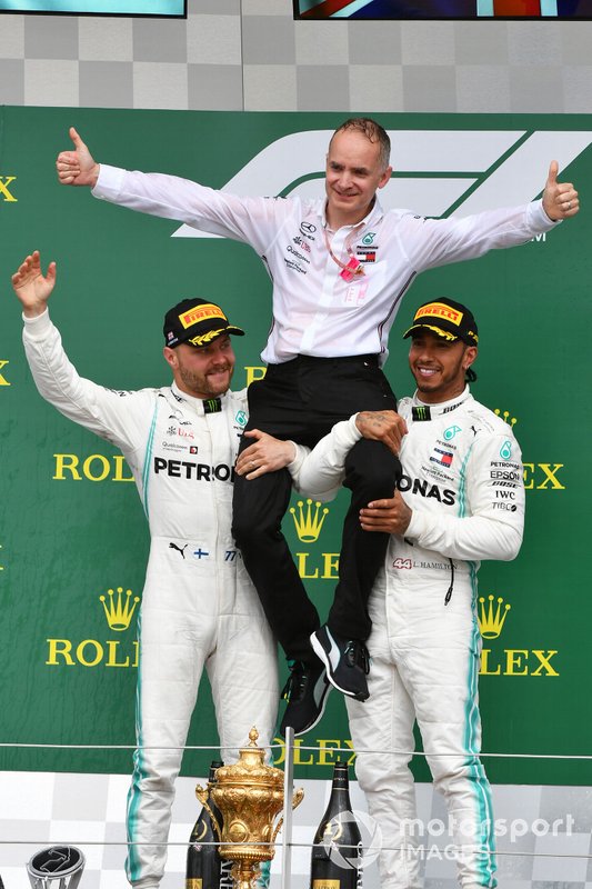 Yarış galibi Lewis Hamilton, Mercedes AMG F1 W10, 2. Valtteri Bottas, Mercedes AMG F1