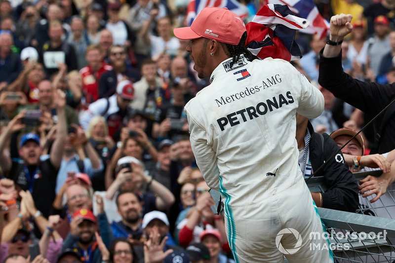 Lewis Hamilton, Mercedes AMG F1, 1st position, celebrates with his fans
