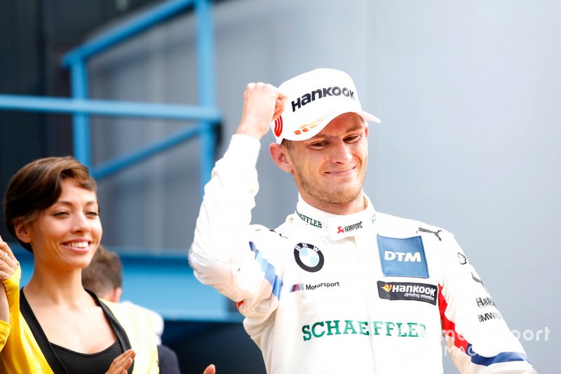 12. De DTM was in 2019 voor het eerst actief op het TT Circuit in Assen, wie won de eerste race van het weekend?