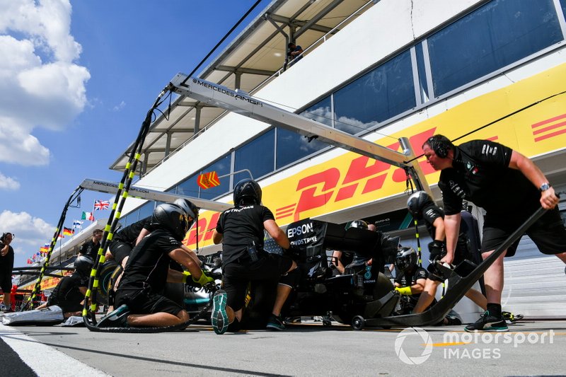 Mercedes AMG F1 práctica de pit stop
