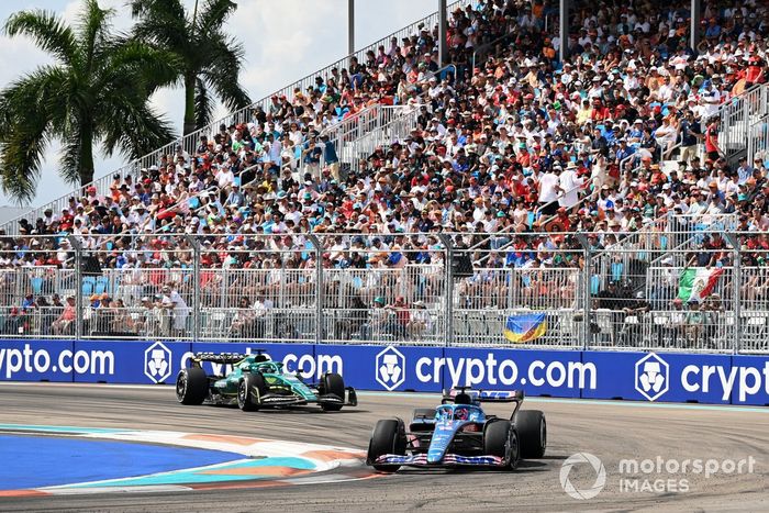 Fernando Alonso, Alpine A522, Lance Stroll, Aston Martin AMR22
