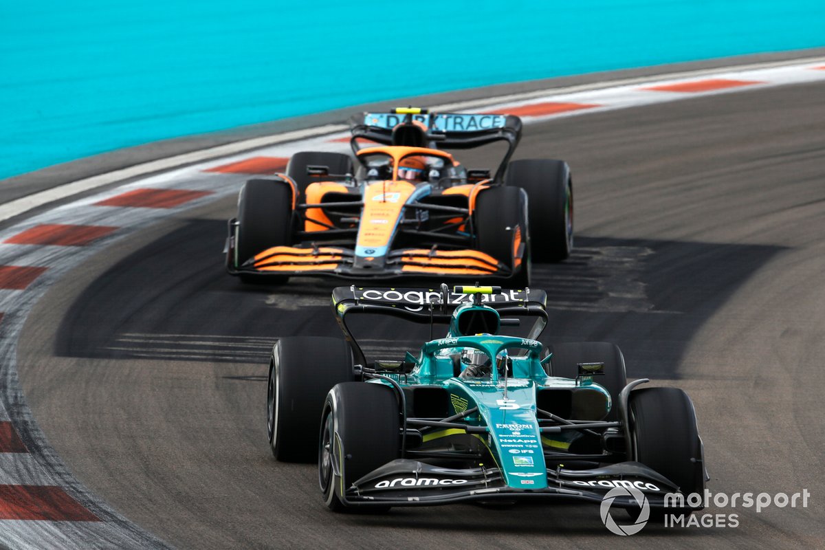 Sebastian Vettel, Aston Martin AMR22, Lando Norris, McLaren MCL36