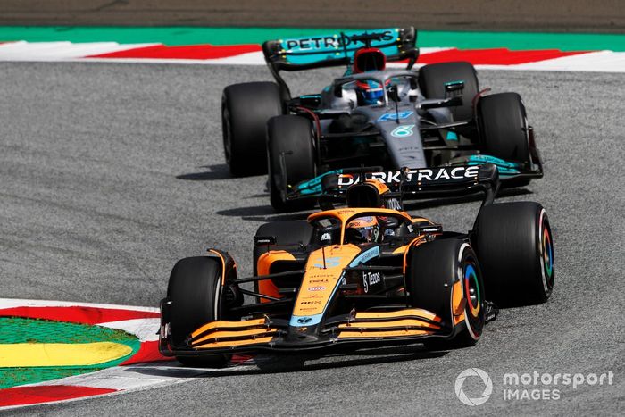 Daniel Ricciardo, McLaren MCL36, George Russell, Mercedes W13