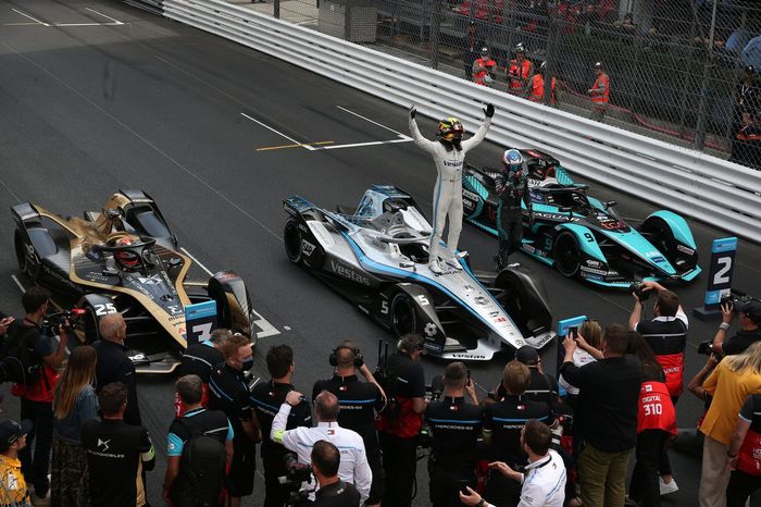 El ganador Stoffel Vandoorne, Mercedes-Benz EQ, EQ Silver Arrow 02