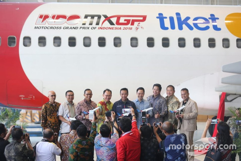 Menteri Pemuda dan Olahraga (Menpora) Republik Indonesia Imam Nahrawi, President & CEO Sriwijaya Air Chandra Lie, Ketua Ikatan Motor Indonesia (IMI) Sadikin Aksa dan CEO Tiket.com George Hendrata