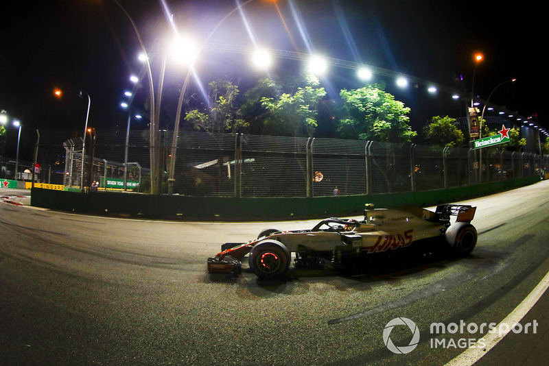 16: Kevin Magnussen, Haas F1 Team VF-18, 1'39.644