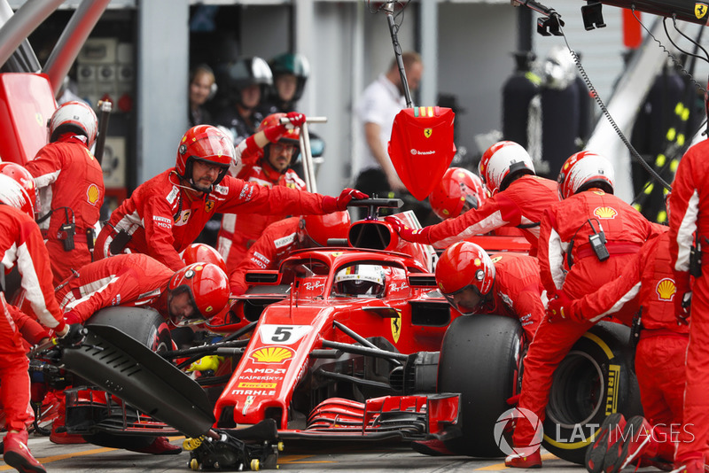 Sebastian Vettel, Ferrari SF71H, au stand