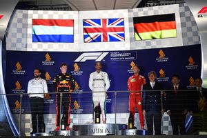 Max Verstappen, Red Bull Racing, Lewis Hamilton, Mercedes AMG F1 et Sebastian Vettel, Ferrari sur le podium