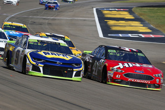 Kurt Busch, Stewart-Haas Racing, Ford Fusion Haas Automation and Chase Elliott, Hendrick Motorsports, Chevrolet Camaro NAPA Auto Parts