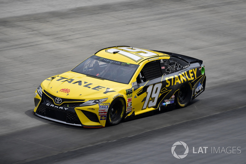 21. Daniel Suarez, Joe Gibbs Racing, Toyota Camry STANLEY