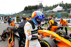 Fernando Alonso, McLaren, sur la grille
