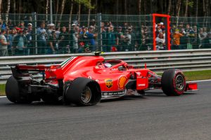 Kimi Raikkonen, Ferrari SF71H con un pinchazo en la primera vuelta