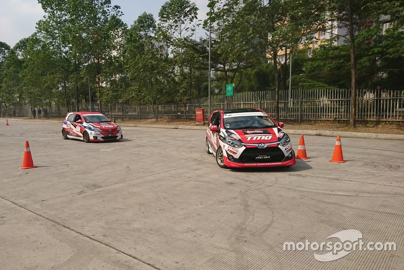 Aksi Tim Slalom Toyota Team Indonesia