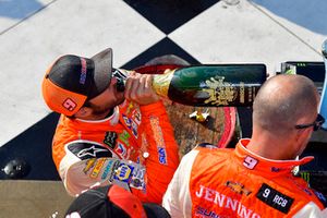 Chase Elliott, Hendrick Motorsports, Chevrolet Camaro SunEnergy1 celebrates with champagne in victory lane