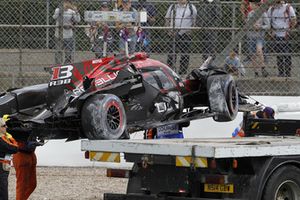 #1 Rebellion Racing Rebellion R-13: Andre Lotterer, Neel Jani, Bruno Senna après son crash