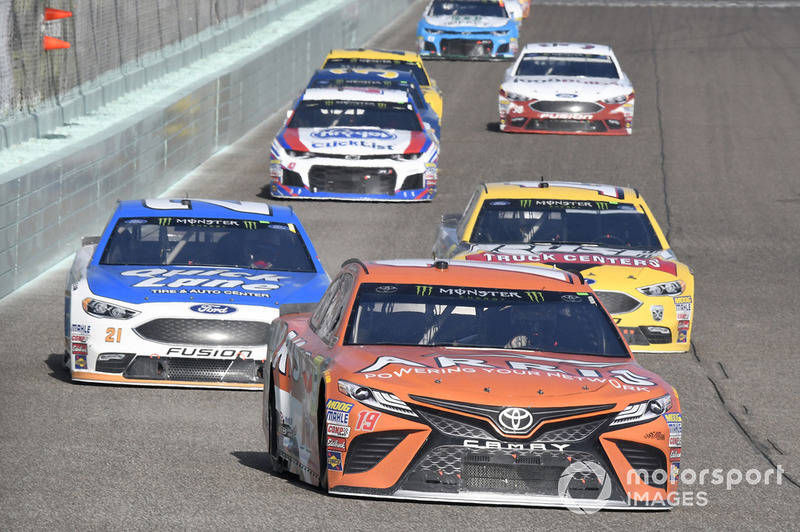 Daniel Suarez, Joe Gibbs Racing, Toyota Camry ARRIS, Paul Menard, Wood Brothers Racing, Ford Fusion Quick Lane Tire & Auto Center, Clint Bowyer, Stewart-Haas Racing, Ford Fusion Rush Truck Centers/Haas Automation VF1