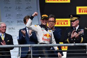 Max Verstappen, Red Bull Racing, festeggia sul podio