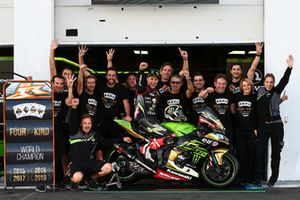Jonathan Rea, Kawasaki Racing, con il suo team