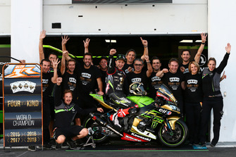 Jonathan Rea, Kawasaki Racing, con il suo team