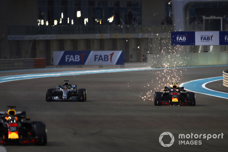 Daniel Ricciardo, Red Bull Racing RB14, Max Verstappen, Red Bull Racing RB14, y Lewis Hamilton, Mercedes AMG F1 W09 EQ Power+