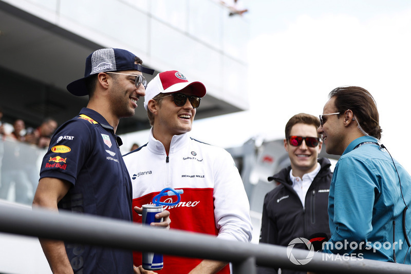 Daniel Ricciardo, Red Bull Racing, y Marcus Ericsson, Sauber en el desfile