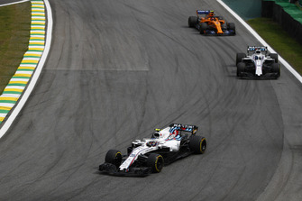 Sergey Sirotkin, Williams FW41, leads Lance Stroll, Williams FW41, and Stoffel Vandoorne, McLaren MCL33