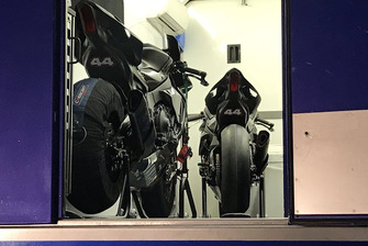 La Yamaha R1M con cui Lewis Hamilton ha girato a Jerez