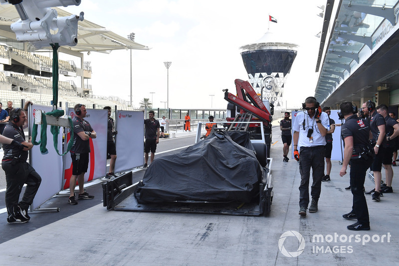 The car of Pietro Fittipaldi, Haas F1 Team VF-18 is recovered to the pits