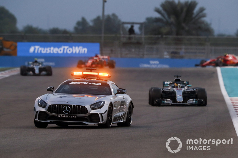 Safety Car lidera a Lewis Hamilton, Mercedes AMG F1 W09 EQ Power+