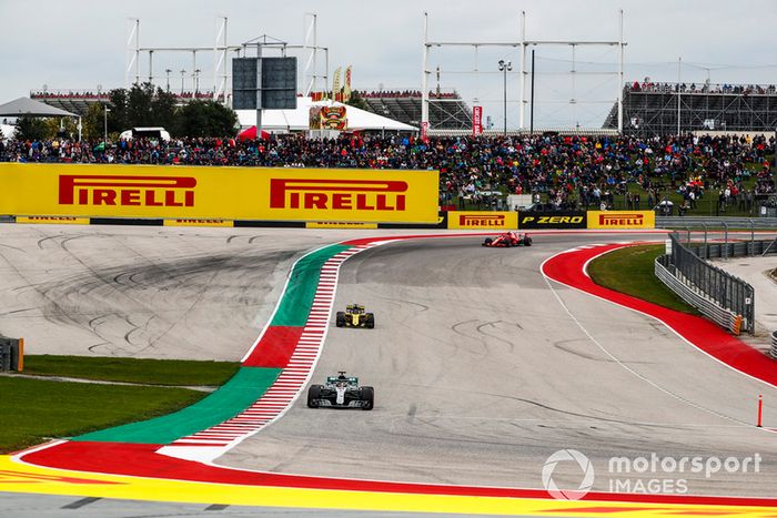 Lewis Hamilton, Mercedes AMG F1 W09 EQ Power+, Nico Hulkenberg, Renault Sport F1 Team R.S. 18, y Kimi Raikkonen, Ferrari SF71H