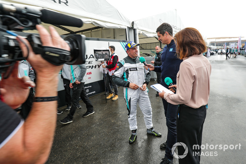 Simon Evans, Team Asia New Zealand y Vernon Kay, Amanda Stretton