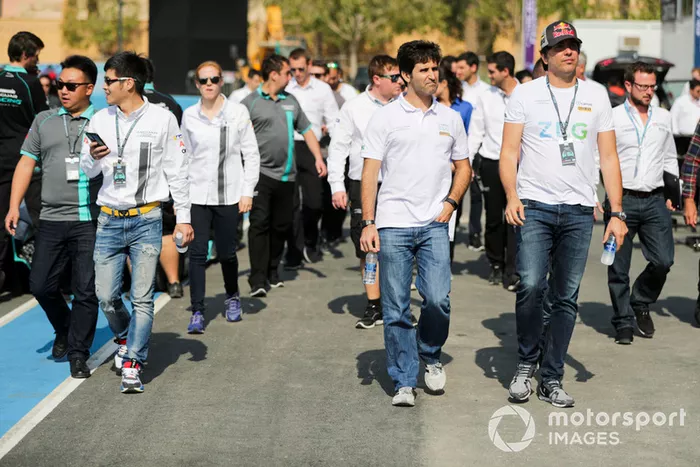 Cacá Bueno (à direita) ao lado de Sérgio Jimenez, companheiro na Jaguar Brazil Racing, no primeiro fim de semana da Jaguar I-Pace eTrophy. Ele foi o quarto colocado na prova