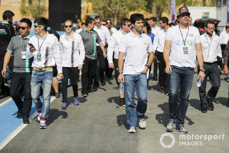 Cacá Bueno (à direita) ao lado de Sérgio Jimenez, companheiro na Jaguar Brazil Racing, no primeiro fim de semana da Jaguar I-Pace eTrophy. Ele foi o quarto colocado na prova