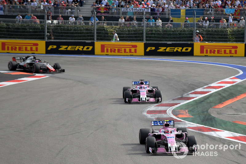 Esteban Ocon, Racing Point Force India VJM11 y Sergio Perez, Racing Point Force India VJM11