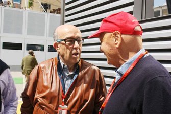 Dorna CEO Carmelo Ezpeleta ve Niki Lauda