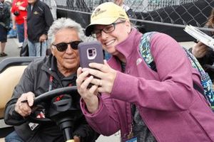 Mario Andretti en fans