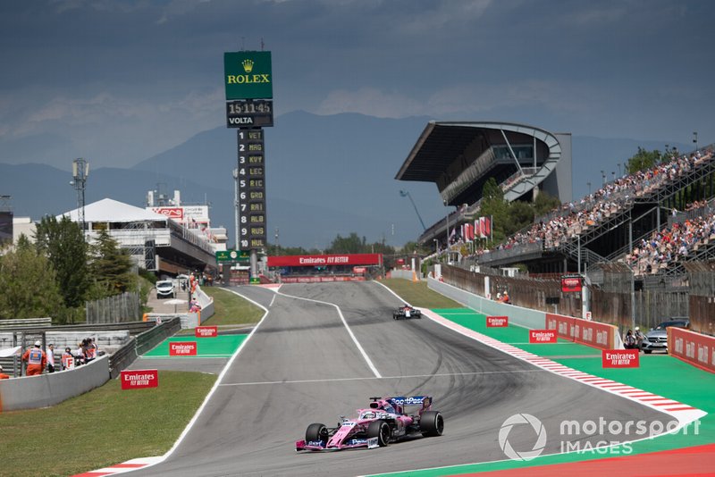 Sergio Perez, Racing Point RP19, leads Kimi Raikkonen, Alfa Romeo Racing C38