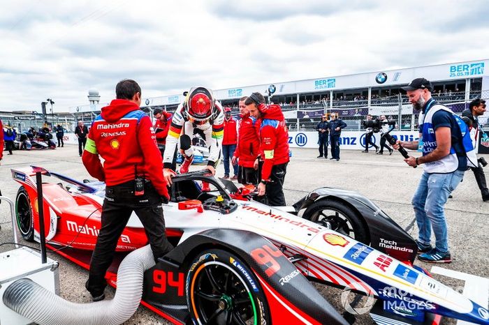 Pascal Wehrlein, Mahindra Racing, se sube a su M5 Electro 