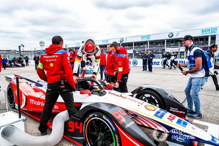 Pascal Wehrlein, Mahindra Racing, se sube a su M5 Electro 