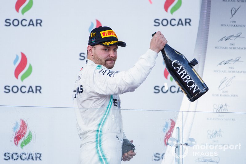 Valtteri Bottas, Mercedes AMG F1, vincitore, lascia il podio
