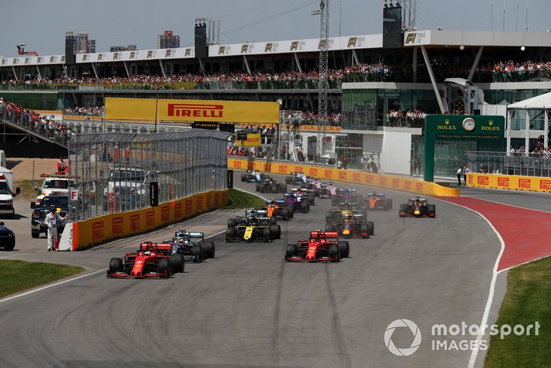 Sebastian Vettel, Ferrari SF90, Lewis Hamilton, Mercedes AMG F1 W10, Charles Leclerc, Ferrari SF90, Daniel Ricciardo, Renault R.S.19, Pierre Gasly, Red Bull Racing RB15 en la arrancada