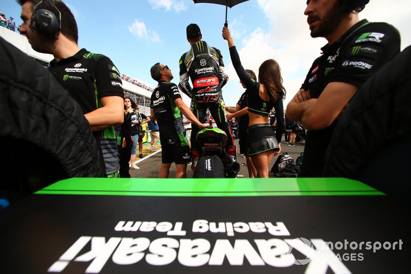 Jonathan Rea depuis l'arrière de la grille
