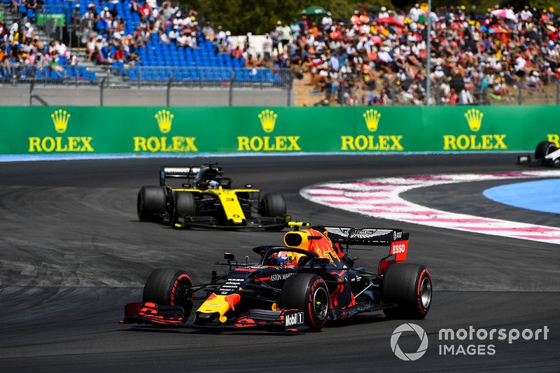 Pierre Gasly, Red Bull Racing RB15, Daniel Ricciardo, Renault F1 Team R.S.19