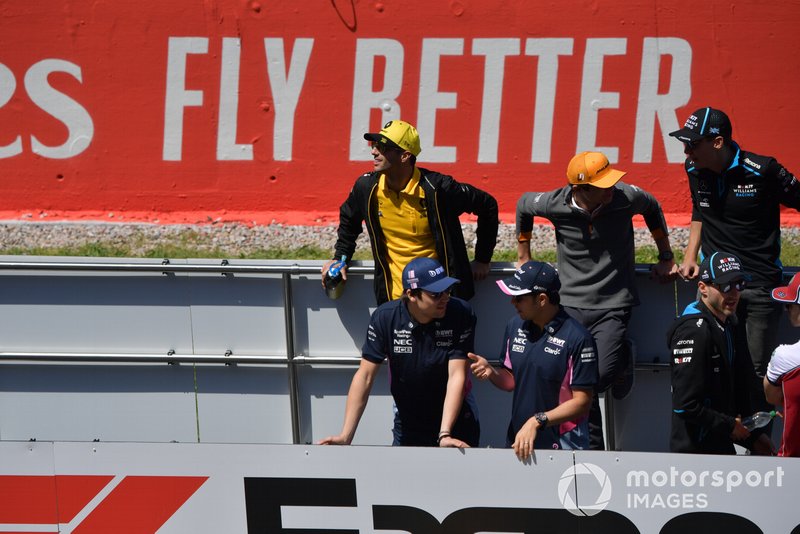 Daniel Ricciardo, Renault, Lando Norris, McLaren, George Russell, Williams Racing, Lance Stroll, Racing Point, and Sergio Perez, Racing Point, lors de la parade des pilotes