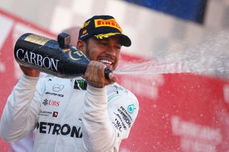 Lewis Hamilton, Mercedes AMG F1, 1e plaats, op het podium