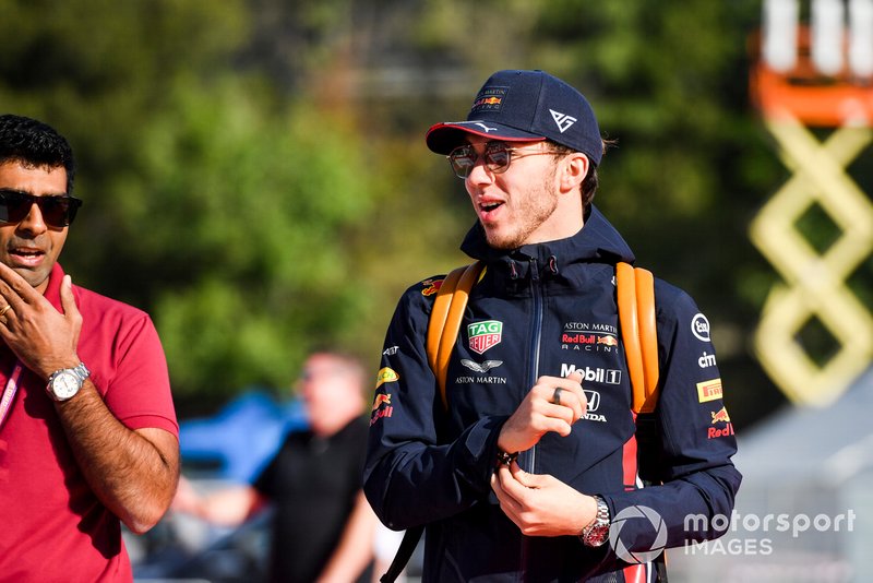 Pierre Gasly, Red Bull Racing and Karun Chandhok, Sky TV