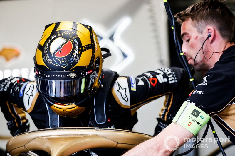 Andre Lotterer, DS TECHEETAH, DS E-Tense FE19, gets into his car