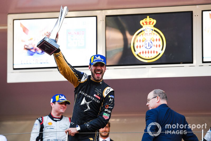 Jean-Eric Vergne, DS TECHEETAH celebrates victory on the podium